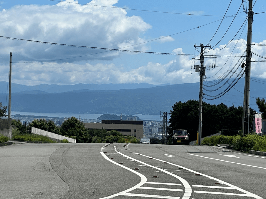 会場へ向かう道路