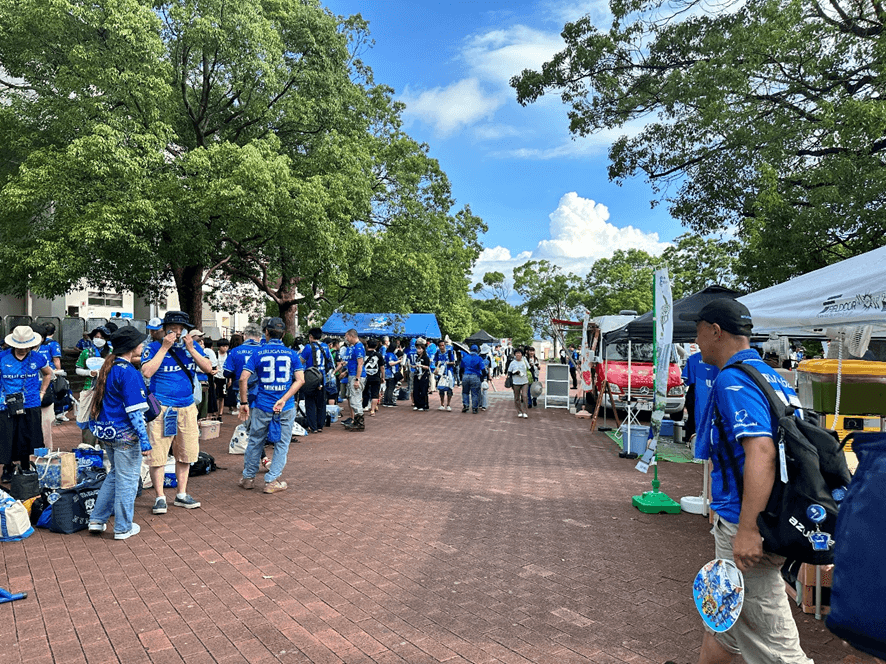 集まるサポーターの様子